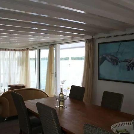 Watervilla / Houseboat Villa *