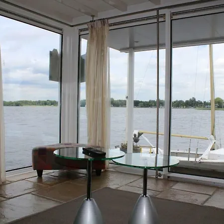 Villa Watervilla / Houseboat Loosdrecht