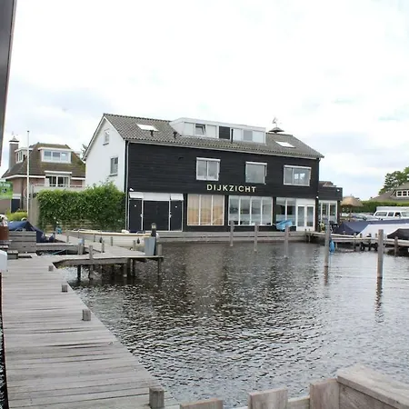 Watervilla / Houseboat Villa