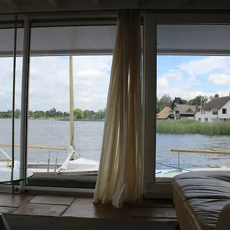 Watervilla / Houseboat
