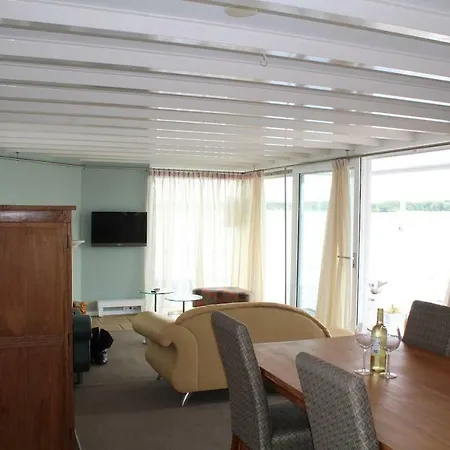 Watervilla / Houseboat Villa Loosdrecht