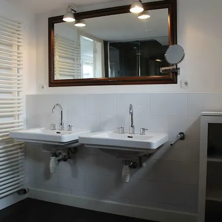 Watervilla / Houseboat